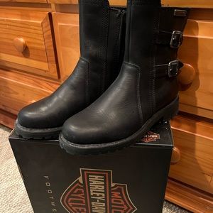 Ladies Harley Davidson riding boots. Brand new, never worn. Size 7.5